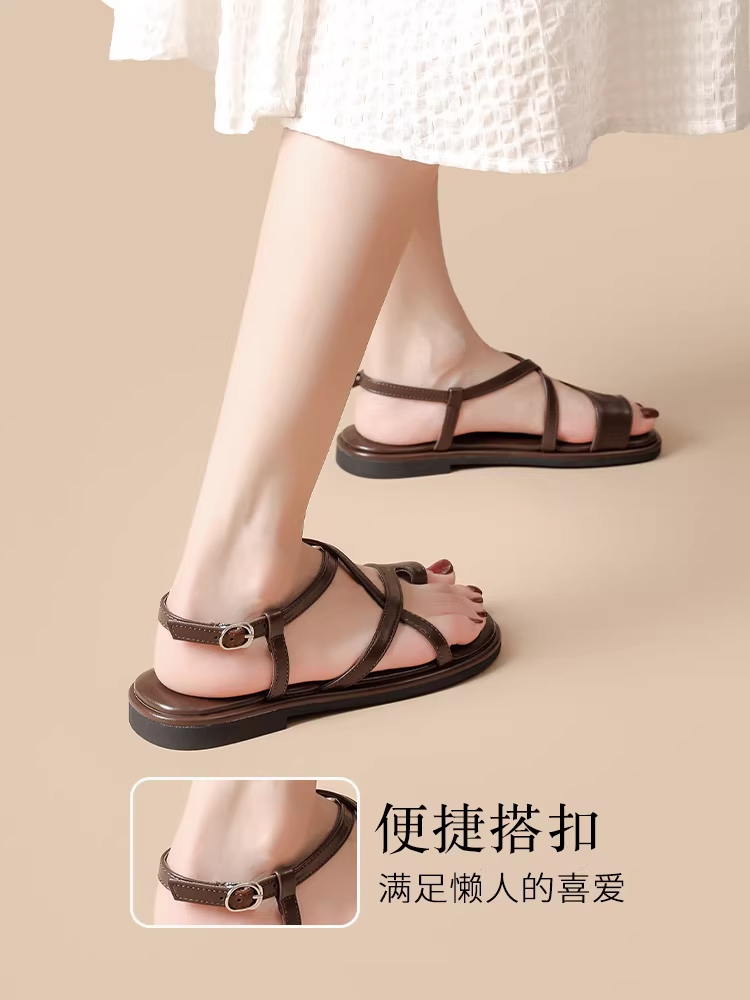 Dép nữ mới của Dadong năm 2025, dép xăng đan đế bằng kiểu La Mã mùa hè, rất dễ phối đồ.