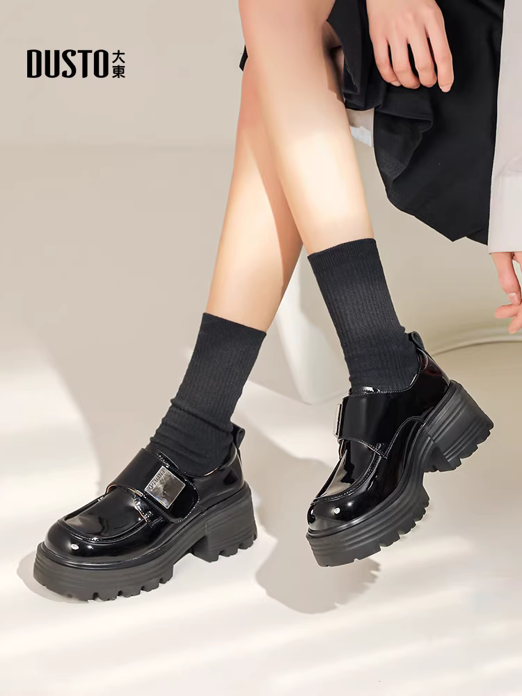 Giày lười đế dày Dadong màu nâu dành cho nữ, kiểu dáng thu đông 2025, phối cùng chân váy, giày cao gót chunky, mũi tròn, giày da nhỏ cổ điển.