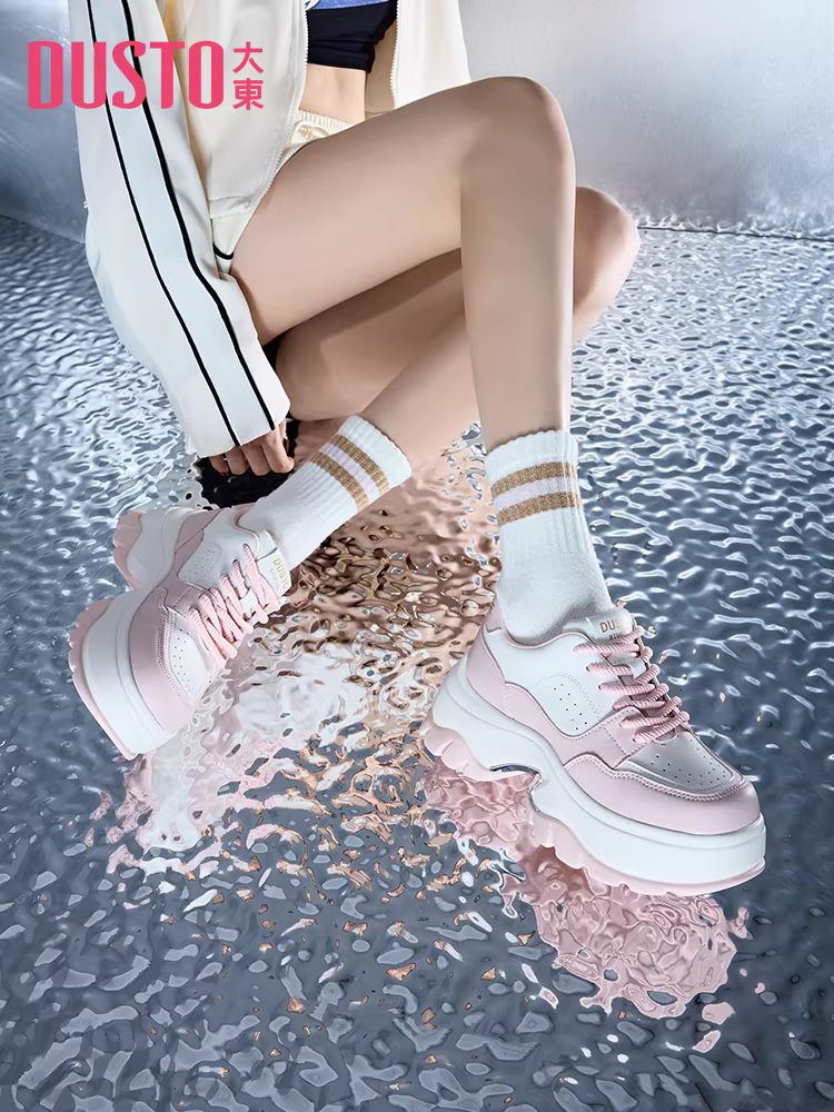 Giày thể thao bố dành cho nữ màu trắng, kiểu dáng mới phổ biến năm 2025, giày đế dày mùa thu đông dành cho nữ nhỏ nhắn, giày thể thao thời trang dành cho nữ.