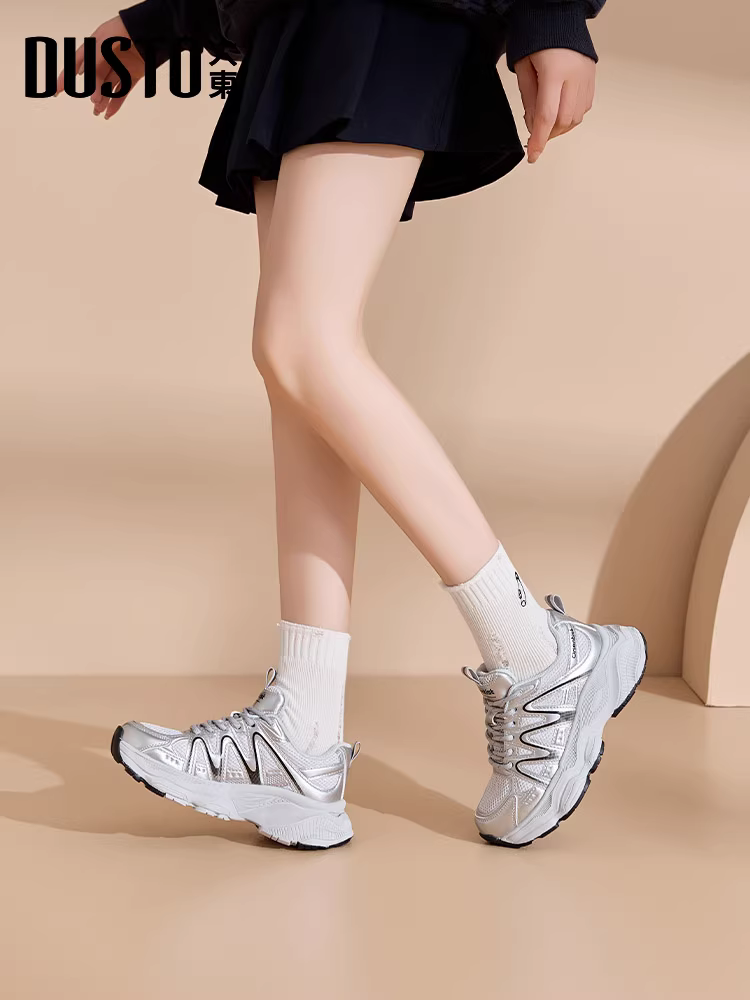 Giày thể thao bố dành cho nữ màu đen, giày thể thao đế dày tăng chiều cao mùa thu đông 2025 mới dành cho nữ.