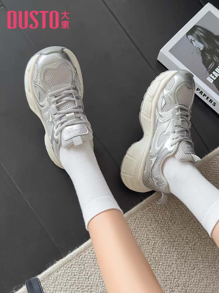Giày thể thao nữ màu bạc, mẫu mới thu đông 2025, đế dày, tăng chiều cao, giày thể thao thông thường giúp thon gọn dáng người.