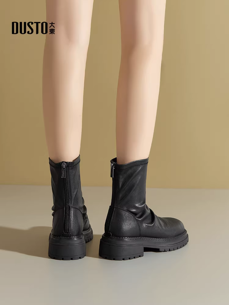 Giày bốt ngắn màu đen Dadong dành cho nữ 2025 Giày bốt Chelsea mới mùa thu đông Giày bốt nữ xếp ly Giày bốt đế dày lót lông cừu