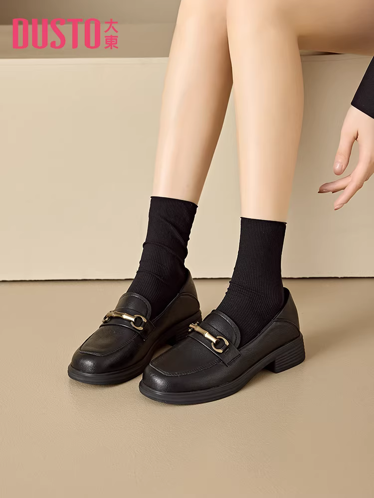 Giày da nhỏ đa năng màu đen Dadong dành cho nữ 2025 mới mùa thu đông, giày đế mềm, kiểu lười, đế dày, gót thấp.