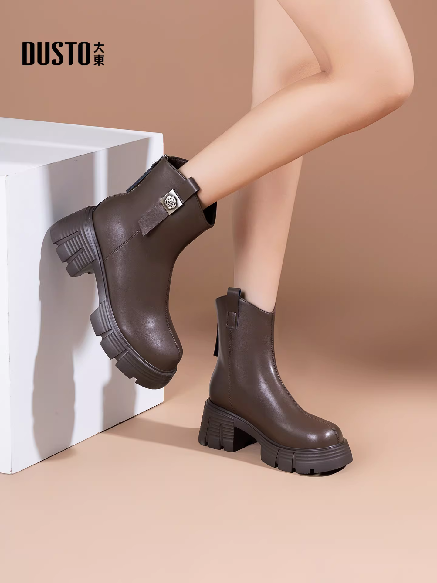 Giày bốt đế dày gót thô Dadong dành cho nữ, mẫu mới mùa đông 2025, màu đen, phối hợp với áo khoác, phong cách Anh, kiểu Martin.