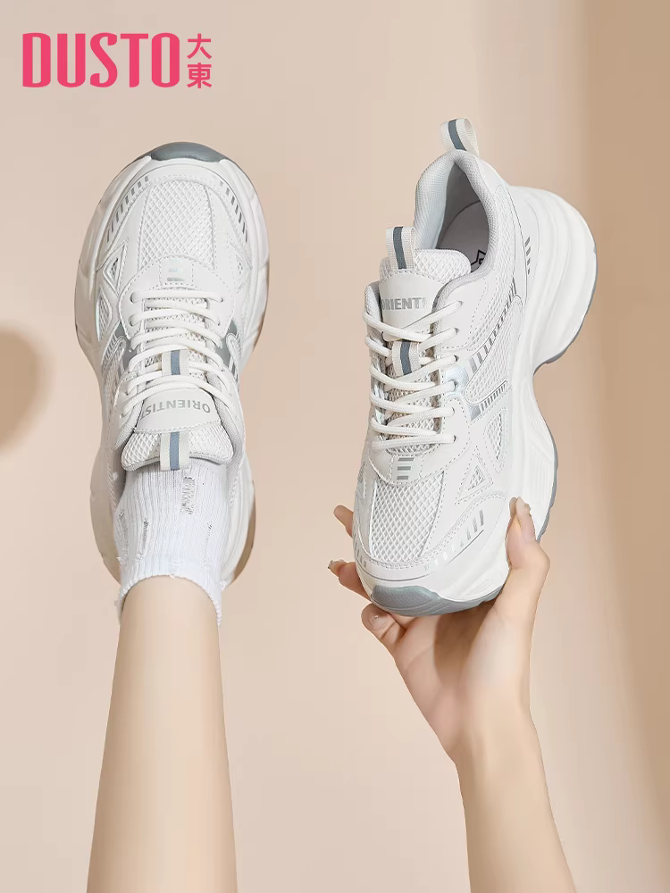 Giày thể thao trắng Dadong dành cho nữ, kiểu dáng mới phổ biến năm 2025, mùa thu đông, giày đế dày tăng chiều cao kiểu dáng nhỏ nhắn.