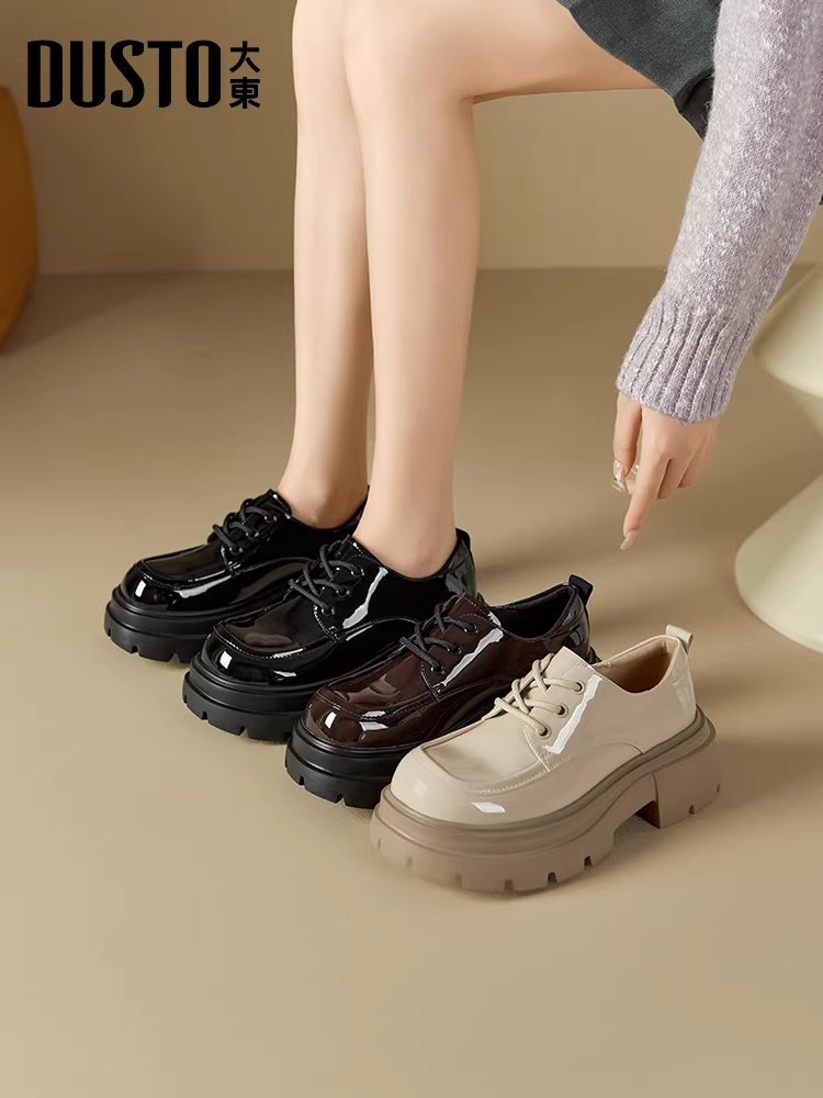 Giày lười nữ đế dày kiểu thu đông 2025, gót dày, chất liệu da bóng, kiểu dáng khoét sâu, giày Oxford buộc dây bằng da