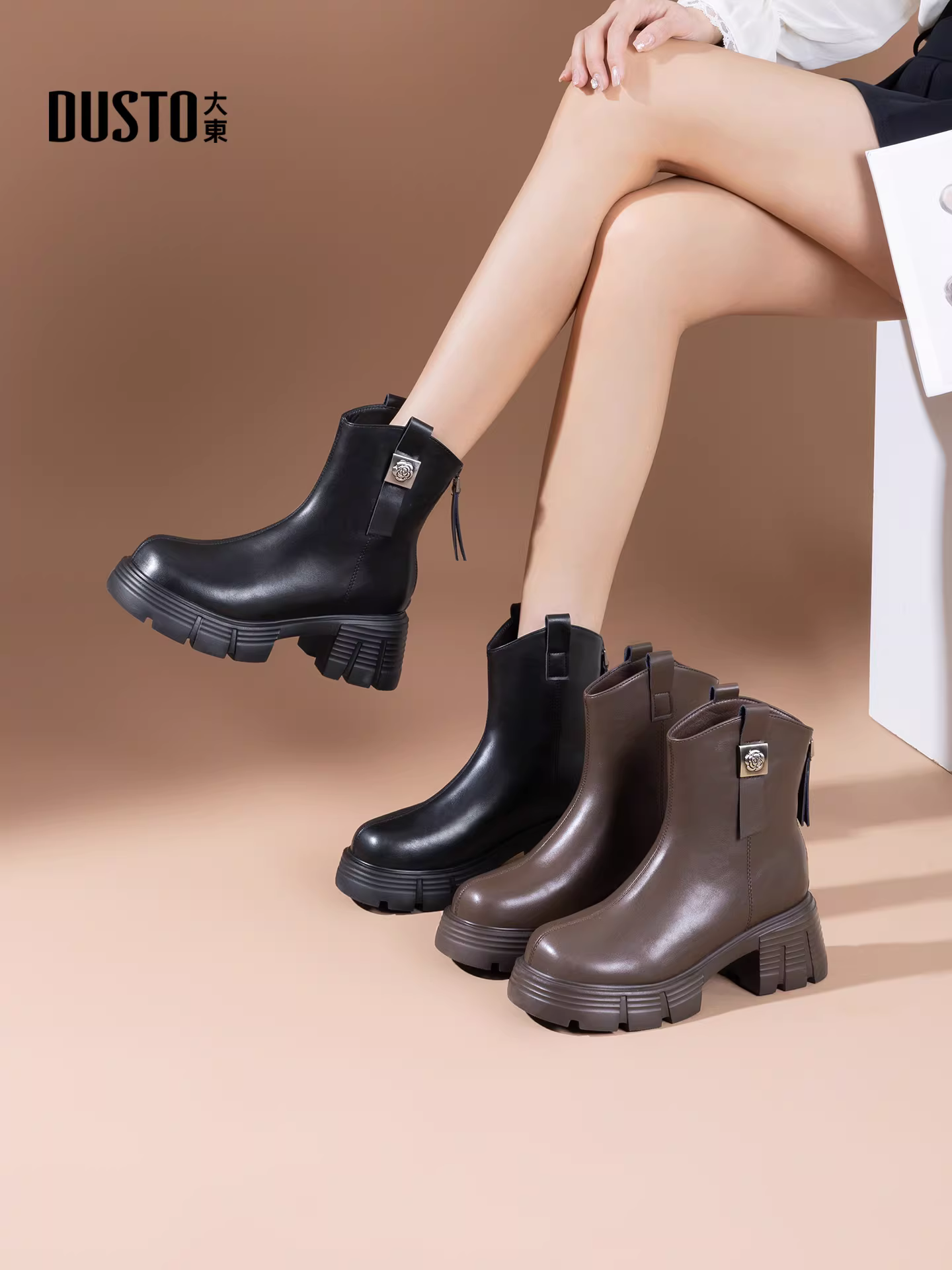 Giày bốt đế dày gót thô Dadong dành cho nữ, mẫu mới mùa đông 2025, màu đen, phối hợp với áo khoác, phong cách Anh, kiểu Martin.