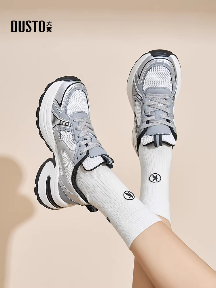 Giày thể thao bố màu bạc dành cho nữ, mẫu mới thu đông 2025, giày thể thao lưới thoáng khí đế dày tăng chiều cao.