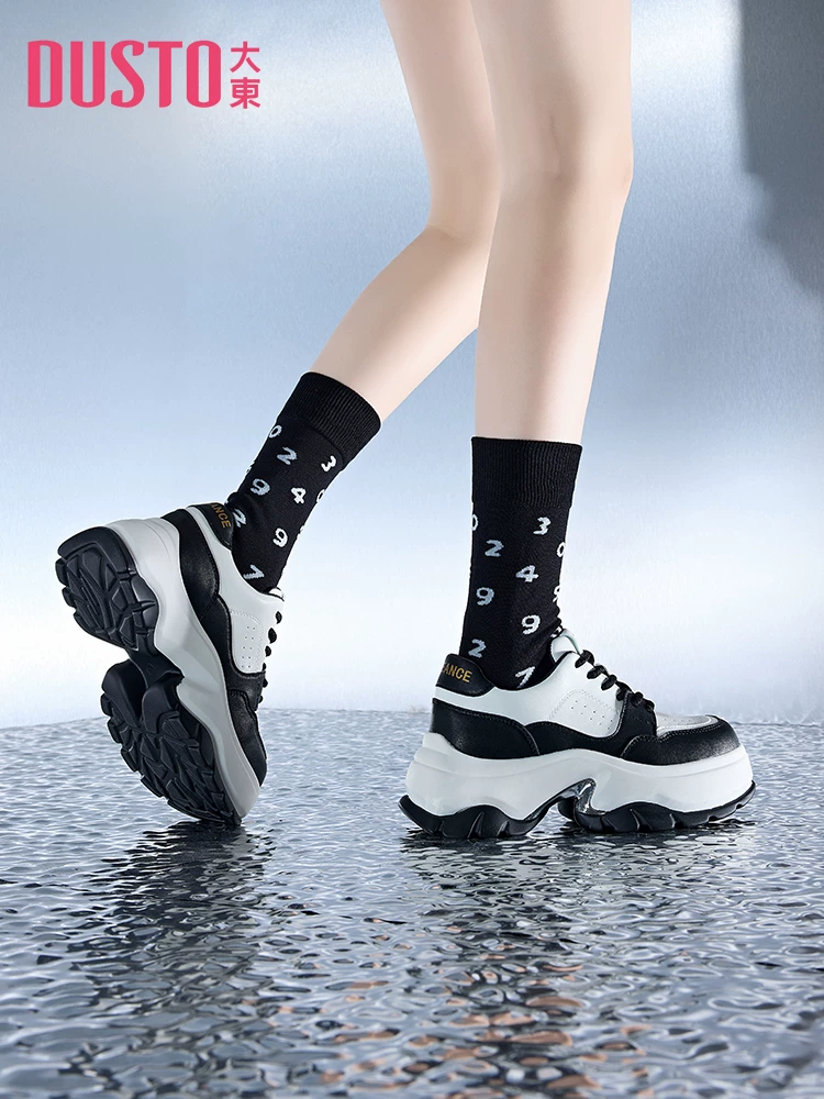 Giày thể thao bố dành cho nữ màu trắng, kiểu dáng mới phổ biến năm 2025, giày đế dày mùa thu đông dành cho nữ nhỏ nhắn, giày thể thao thời trang dành cho nữ.