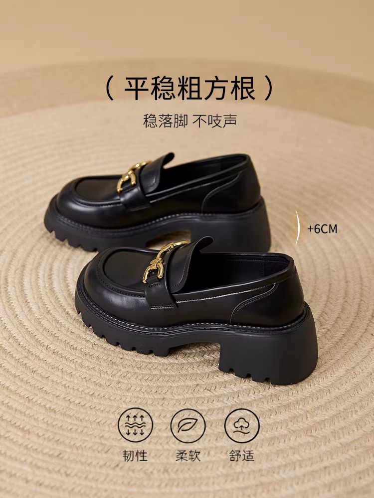 Giày da đế dày màu đen Dadong dành cho nữ 2025 kiểu Anh mới mùa thu đông, kiểu lười đa năng, gót dày, mũi tròn, giày đơn.