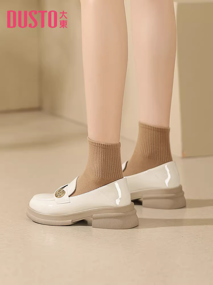Giày lười da đen Dadong dành cho nữ 2025, kiểu mới thu đông, đế dày, chất liệu da bóng, phong cách Anh, đa năng, giày da nhỏ gọn