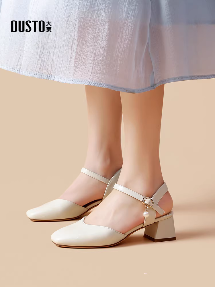 Dép cao gót đế thô Dadong dành cho nữ, mẫu mới hè 2025 màu trắng, quai hở, kiểu dáng thanh lịch.