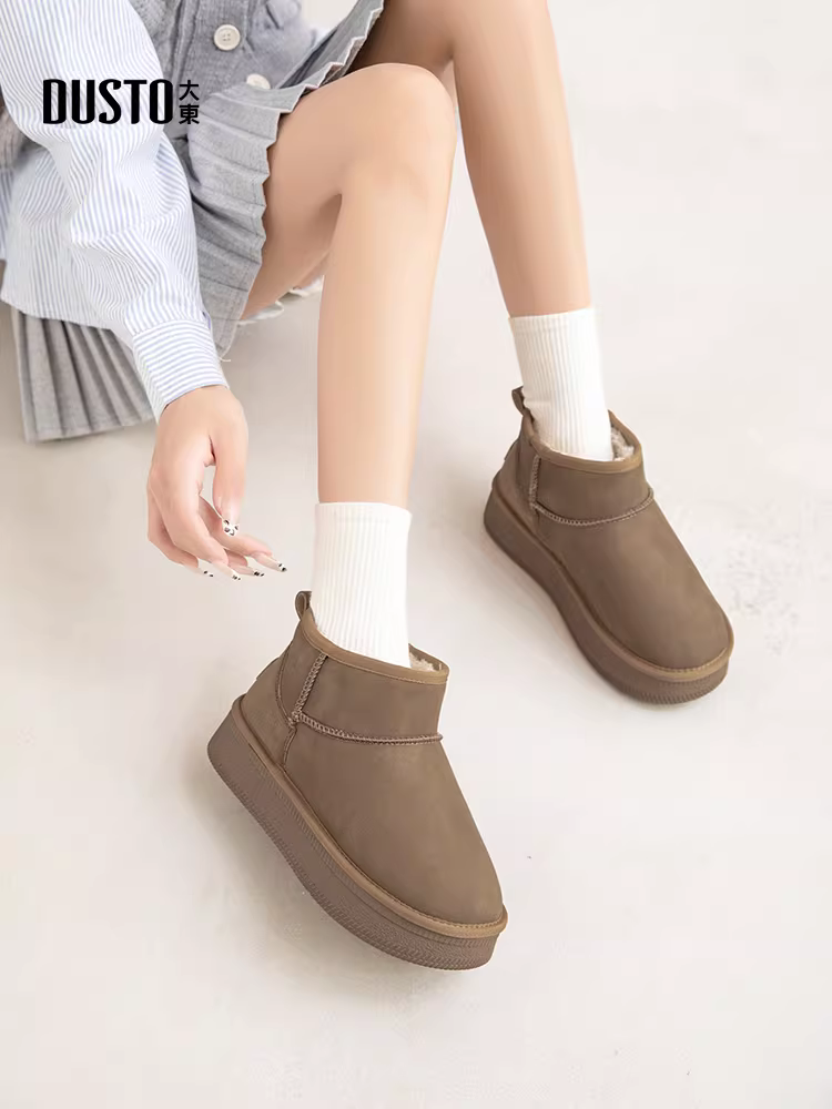 Giày bốt nữ đế dày đi tuyết, kiểu mới mùa đông 2025, lót lông cừu, dày dặn, cổ thấp, giày nữ, giày cotton ấm áp cho nữ.