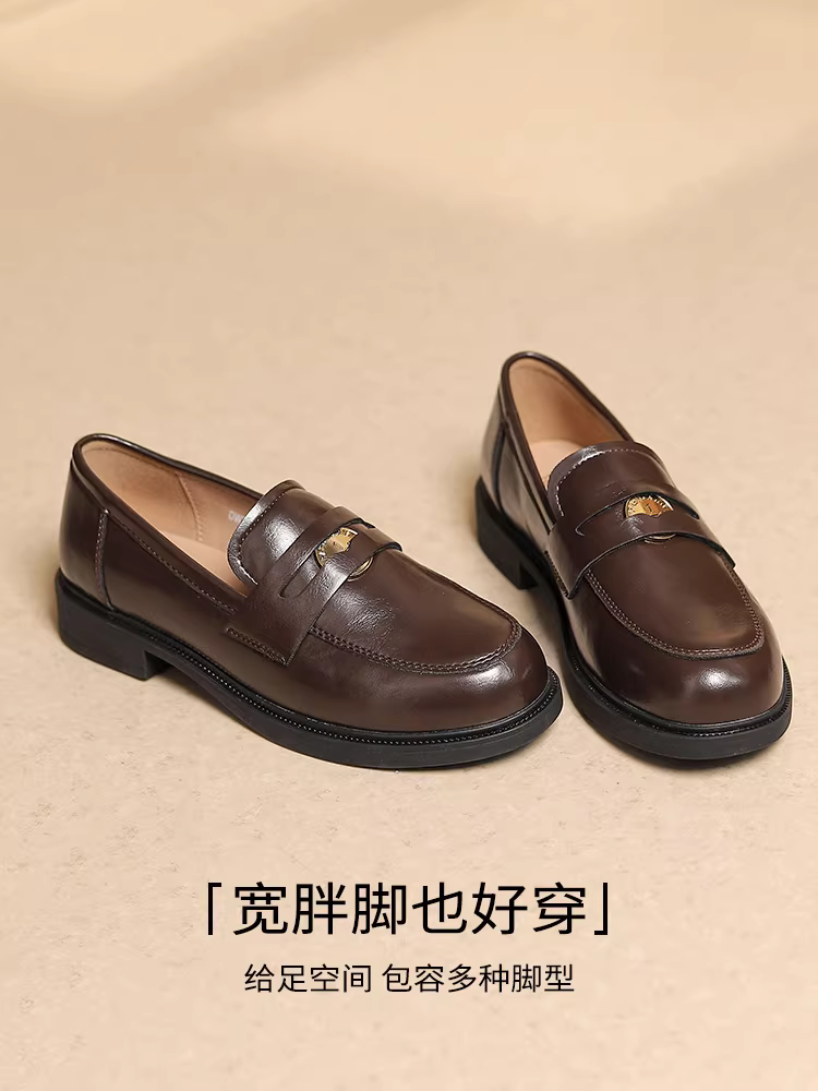 Giày da nữ Dadong Brown phong cách retro Anh quốc 2025, kiểu dáng mới thu/đông, giày bệt họa tiết hoa trà