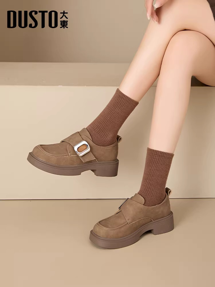 Giày lười đế dày Dadong dành cho nữ 2025, giày nữ thu đông mới, kiểu retro, cổ sâu, giày đơn phối chân váy, gót dày, giày da nhỏ.
