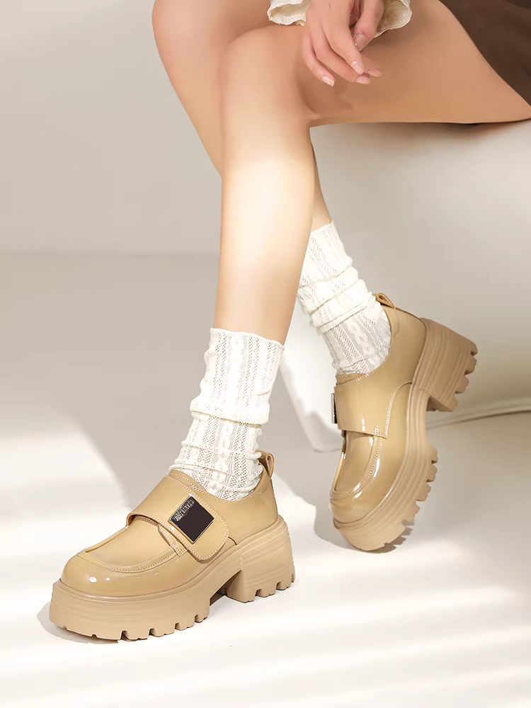 Giày lười đế dày Dadong màu nâu dành cho nữ, kiểu dáng thu đông 2025, phối cùng chân váy, giày cao gót chunky, mũi tròn, giày da nhỏ cổ điển.