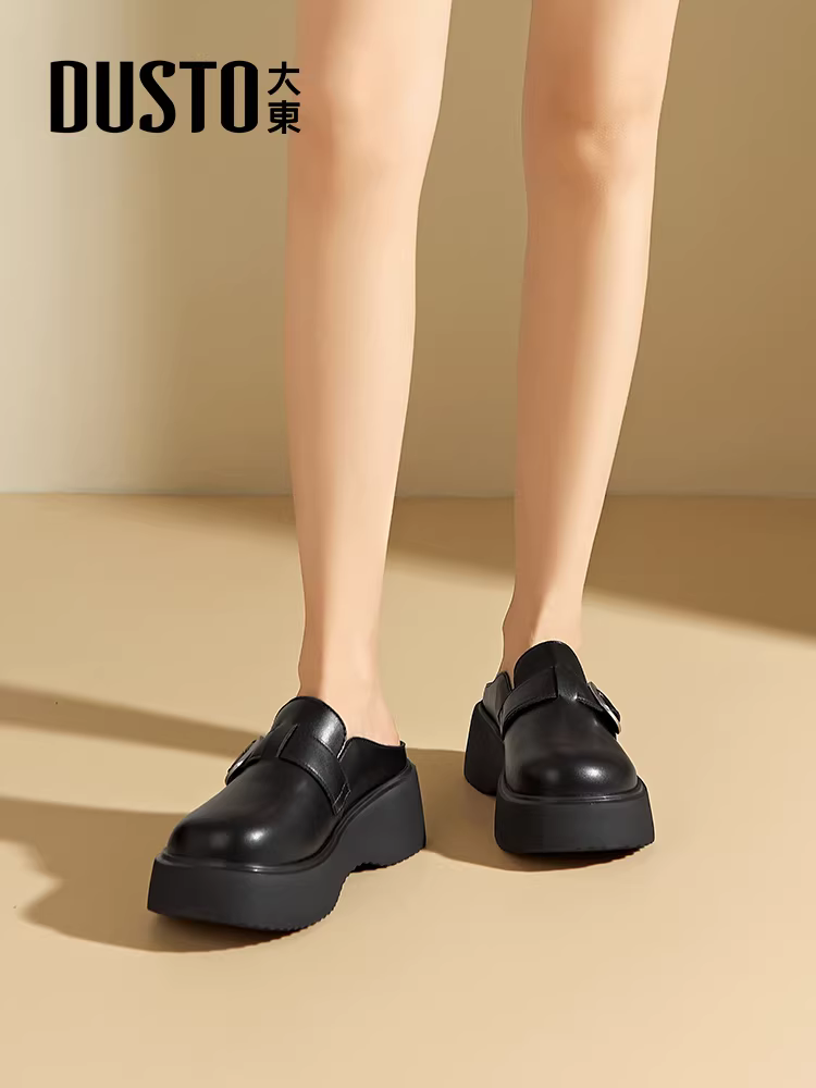 Giày nữ đế dày, mũi kín, kiểu lười đi ngoài trời, kiểu dáng mùa hè mới 2025, chất liệu da đen.