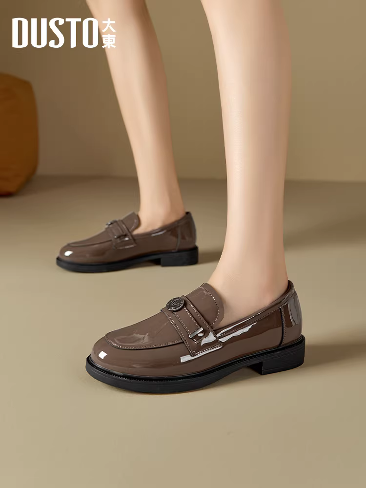 Giày Loafer Nữ Dadong Gold Coin Thu Đông 2025 Mẫu Mới Màu Đen Bóng Kiểu Anh Đế Mềm Giày Da Đi Làm