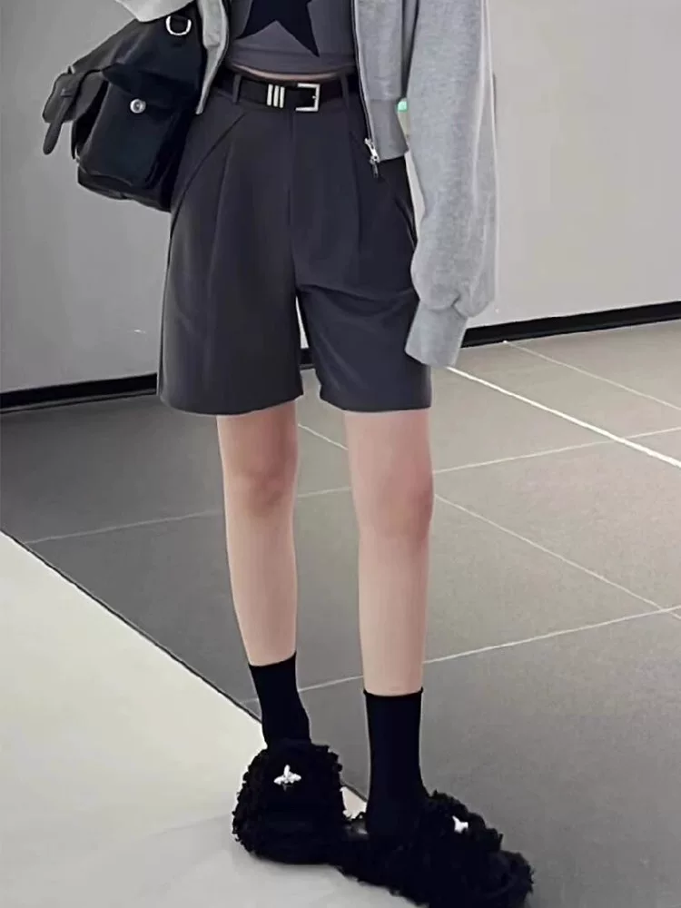 Quần short vest màu xám dáng quả lê dành cho nữ, size lớn mùa hè, cạp cao, dáng rộng, tôn dáng, ống rộng, dài ngang đùi.