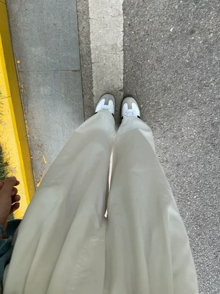 Quần jeans Tencel trắng nữ, hè 2025, kiểu dáng mỏng, size lớn, cạp cao, chất liệu mềm mại, tôn dáng, quần ống rộng chất liệu lụa đá