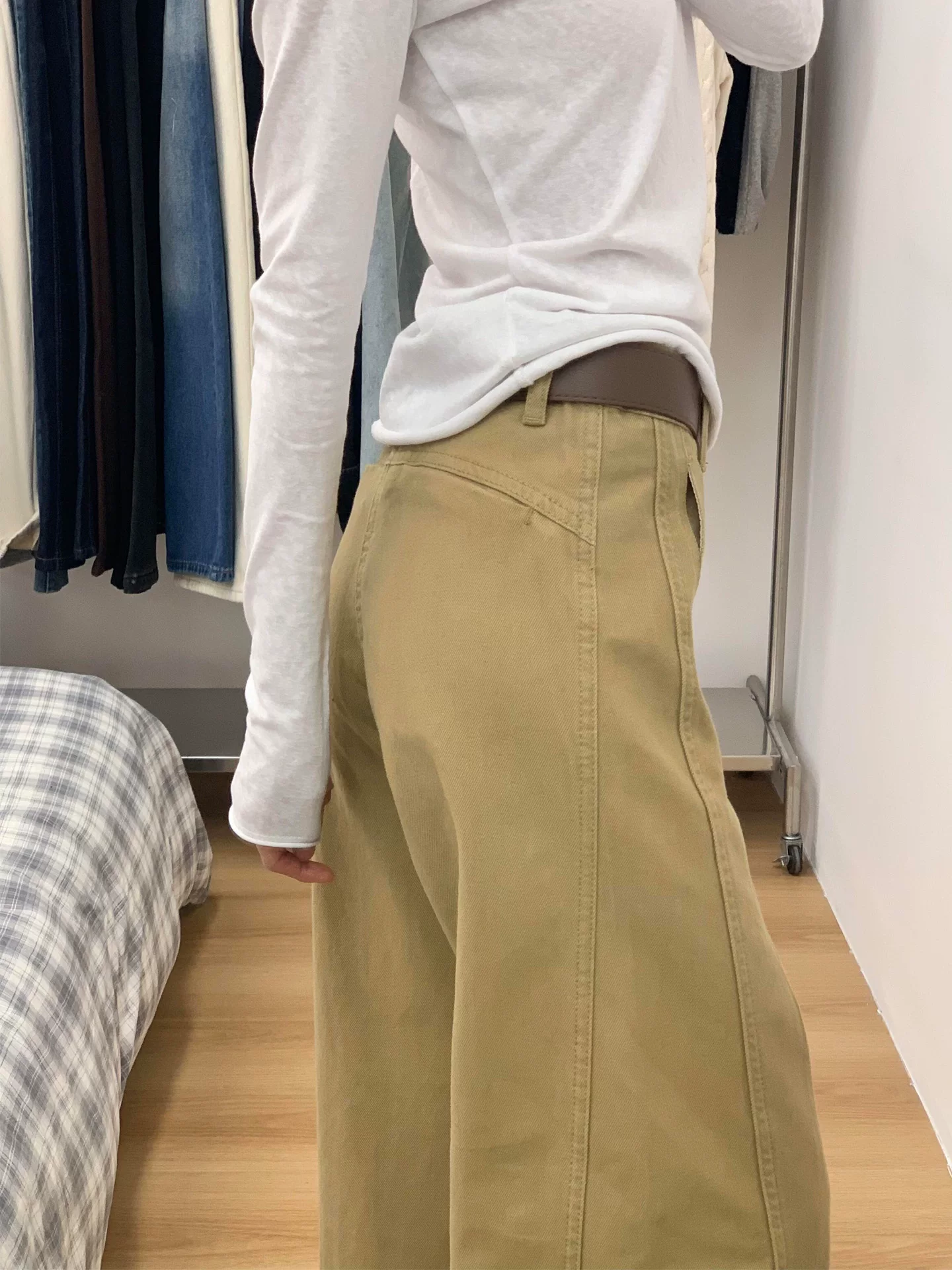 Quần jean kaki ống thẳng dành cho nữ, kiểu dáng thu mới, size lớn, thiết kế tinh tế, cạp cao, dáng rộng, tôn dáng, quần ống rộng.