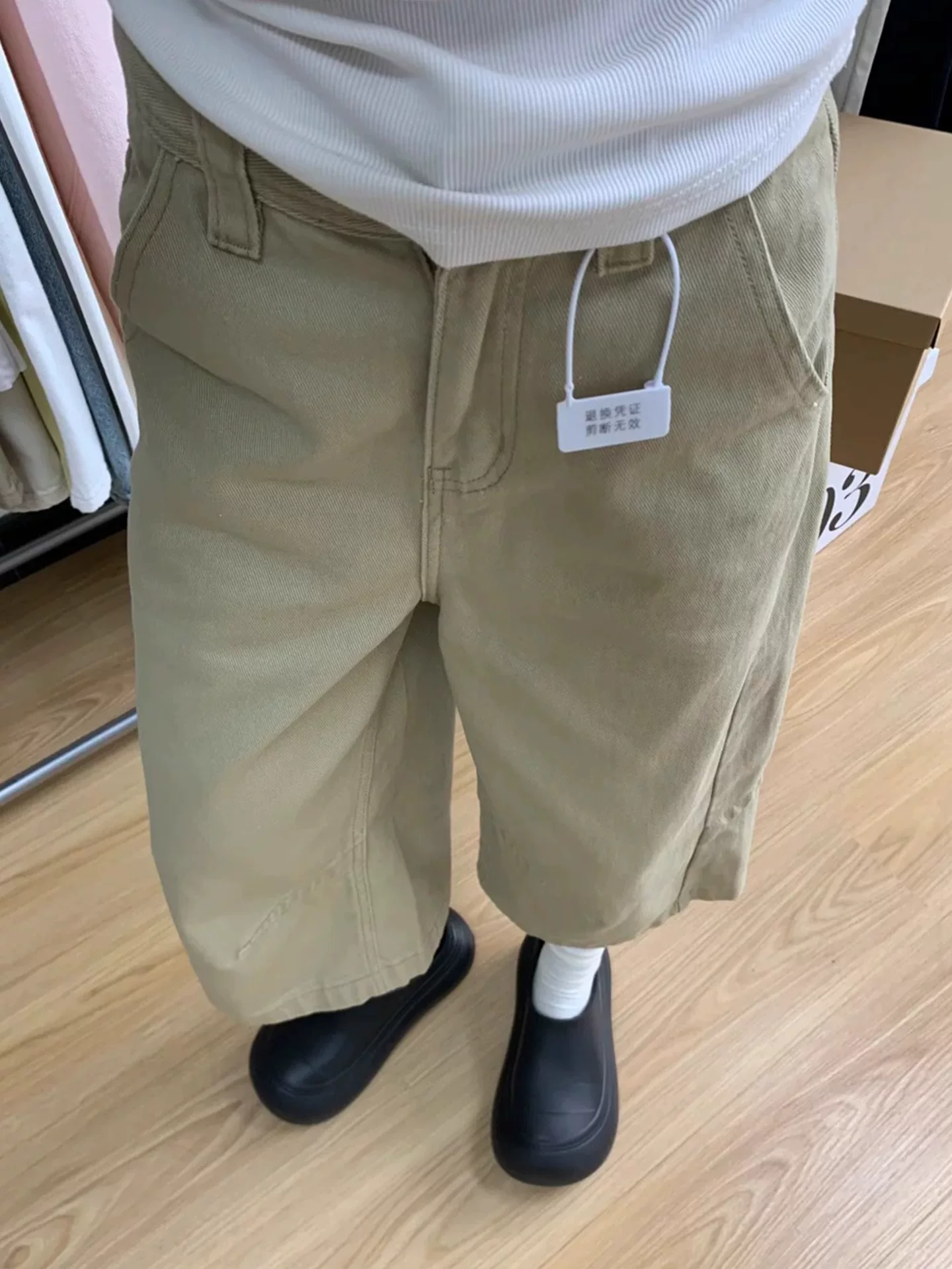 Quần denim crop màu kaki siêu sành điệu dành cho nữ, kiểu dáng mùa hè mới, cỡ lớn, lưng cao, tôn dáng, che hông, quần ống rộng dài đến giữa bắp chân.