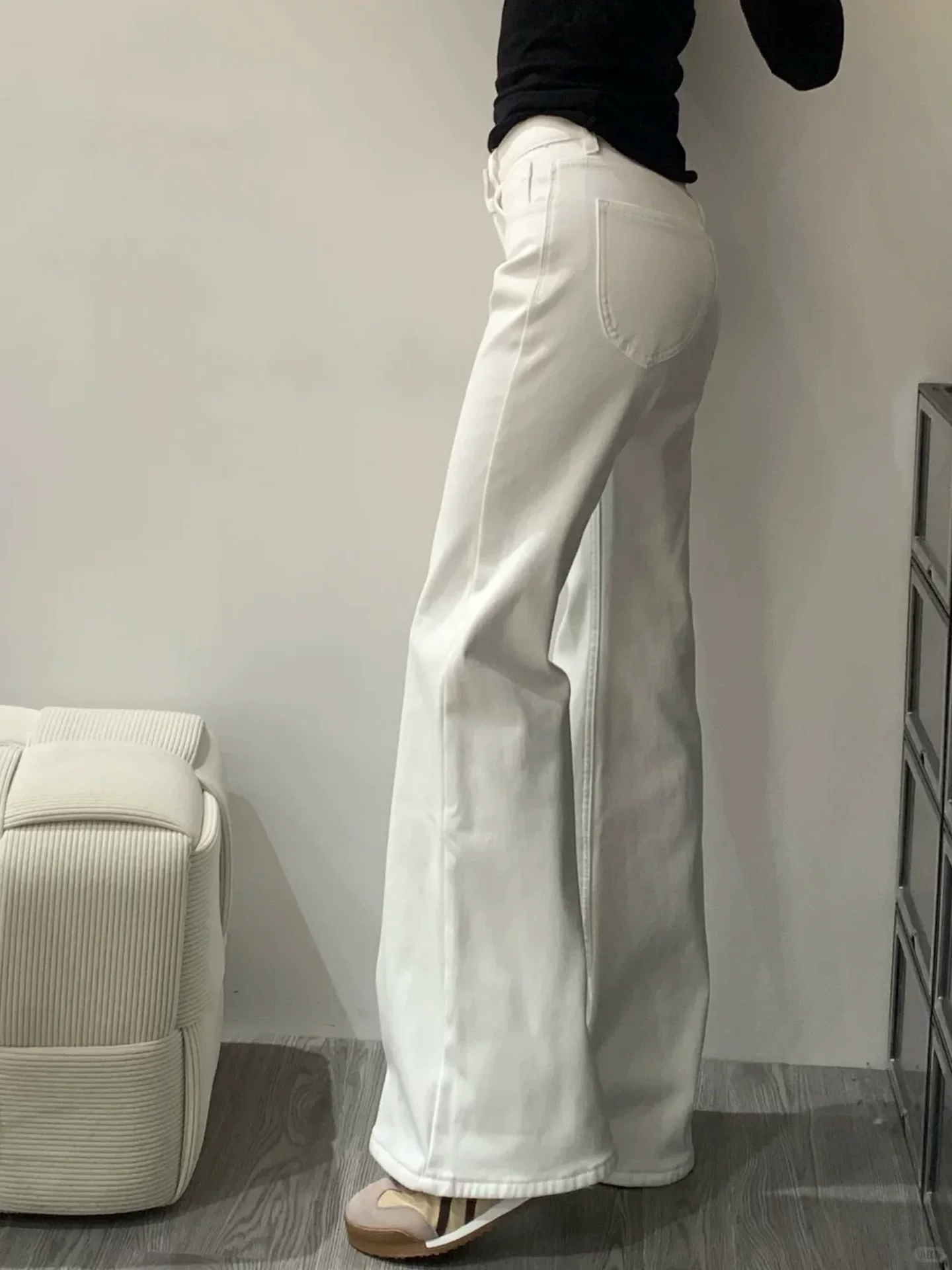 Quần jean trắng cạp cao dáng loe nữ, kiểu thu đông 2025, size lớn, co giãn, che hông, tôn dáng, ống chuông, dài chạm sàn