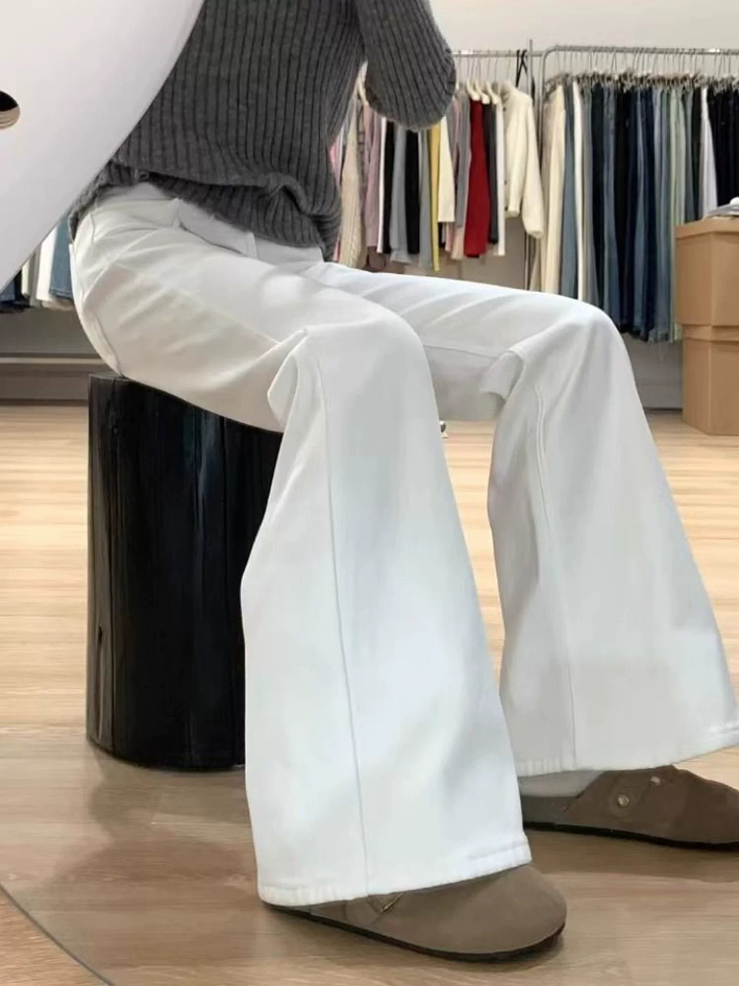 Quần jean ống đứng màu trắng dành cho nữ, phong cách đầu thu, cỡ lớn, lưng cao, co giãn, che hông, giảm béo, quần ống loe.