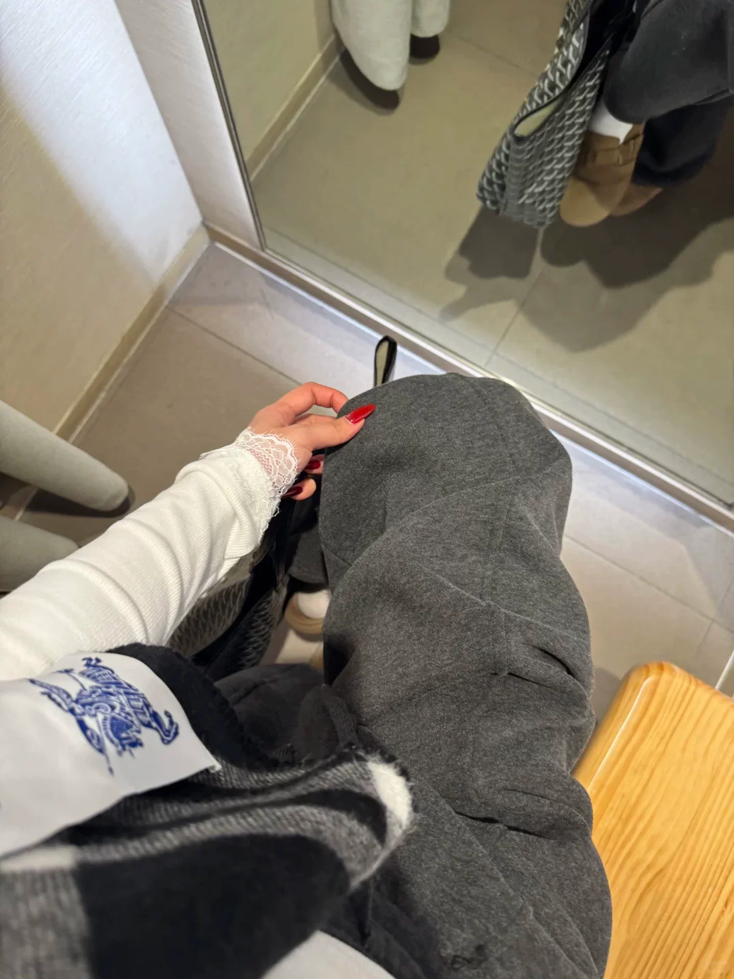 Quần len kiểu dáng lười dành cho nữ, mùa thu đông, lót lông cừu, dày dặn, cỡ lớn, lưng cao, dáng suôn, tôn dáng, quần ống rộng hình lưỡi kiếm.