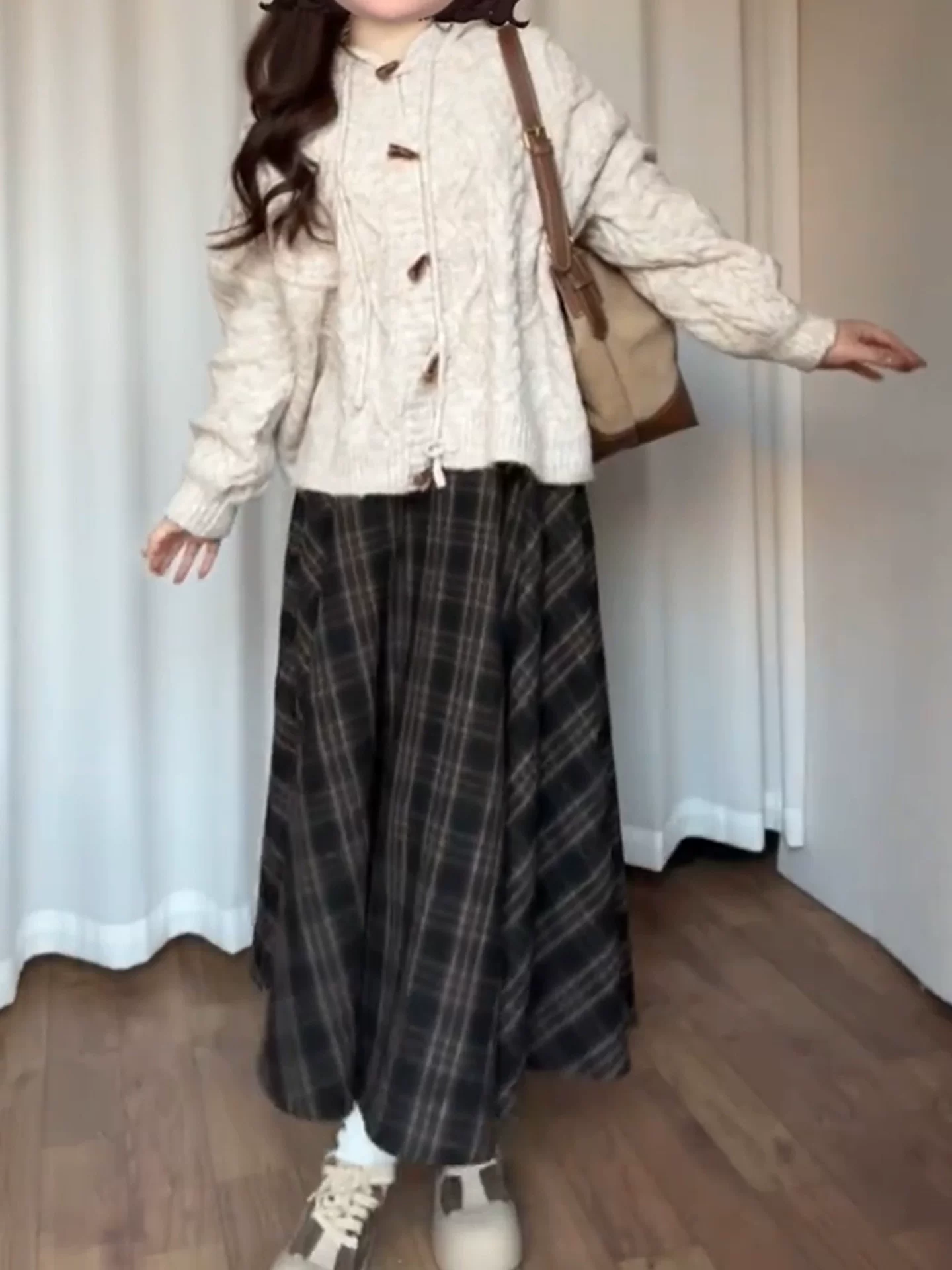 Váy kẻ sọc màu cà phê cổ điển Melard dành cho nữ, cỡ lớn mùa thu, lưng cao, thon gọn, váy chữ A cỡ lớn.