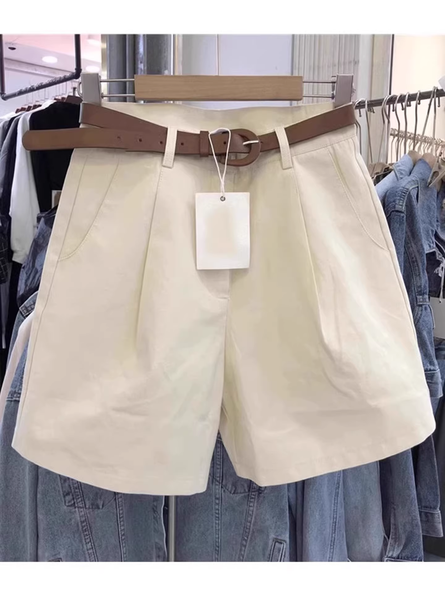 Quần short ống rộng màu trắng dành cho nữ, kiểu dáng mỏng mùa hè, cỡ lớn, lưng cao, dáng rộng, che hông, giảm béo, quần short dài vừa phải.