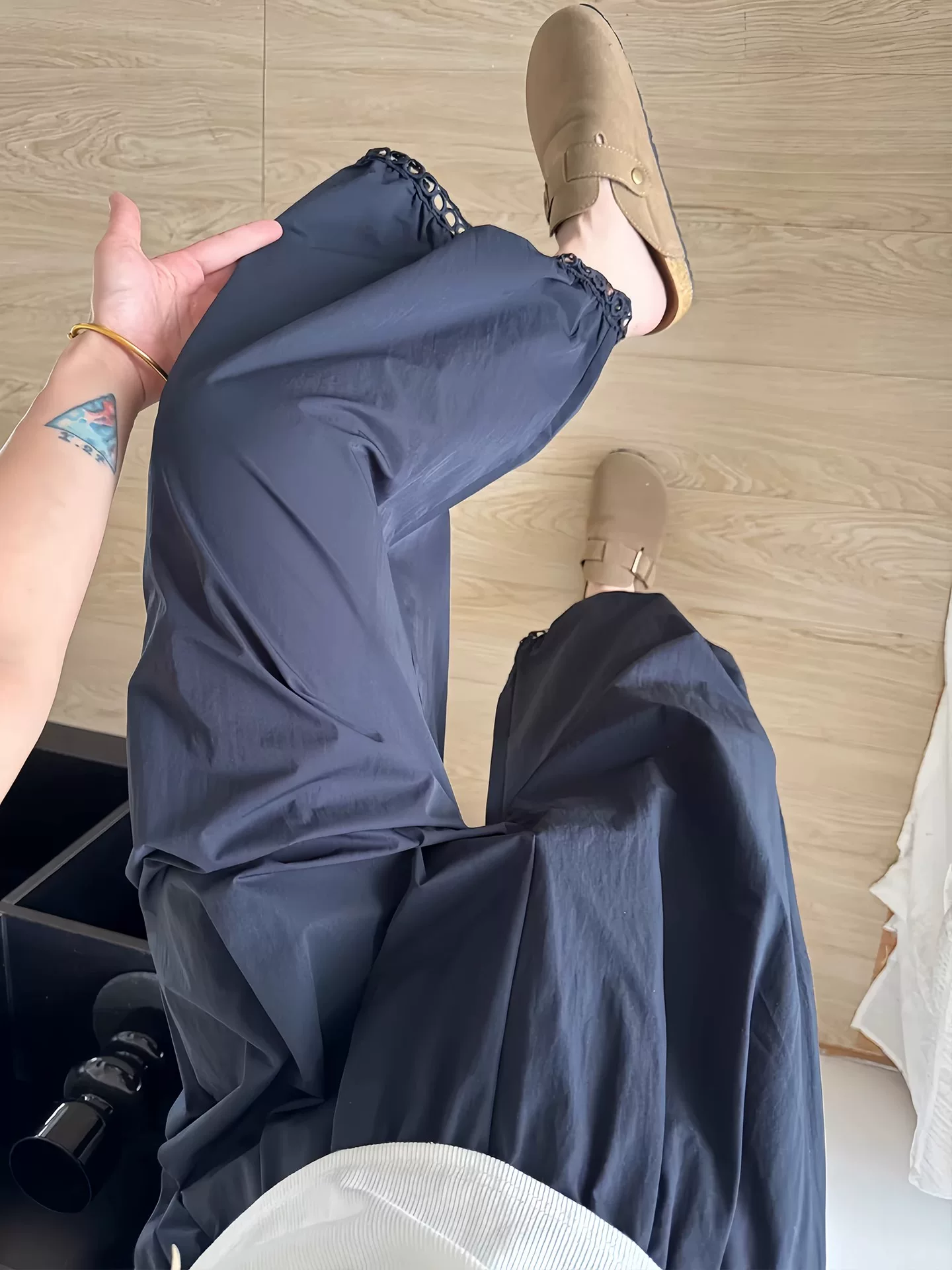 Quần âu ngắn màu xanh hải quân dành cho nữ, cỡ lớn mùa hè, cạp cao, dáng rộng, quần đèn lồng thon gọn, quần ống rộng phong cách lười biếng.