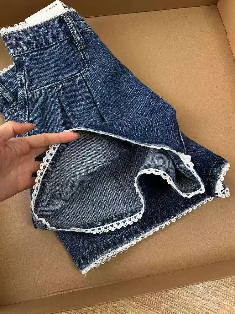 Quần short denim dáng chữ A viền ren, mùa hè 2025, size lớn, cạp cao, rộng rãi, tôn dáng, dành cho người có thân hình quả lê, quần ống rộng, kiểu hot pants