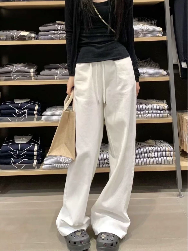 Quần thể thao màu trắng dành cho nữ, kiểu dáng mùa xuân mới, cỡ lớn, lưng cao, dáng rộng, xếp nếp, thon gọn, dáng quả lê, quần ống rộng