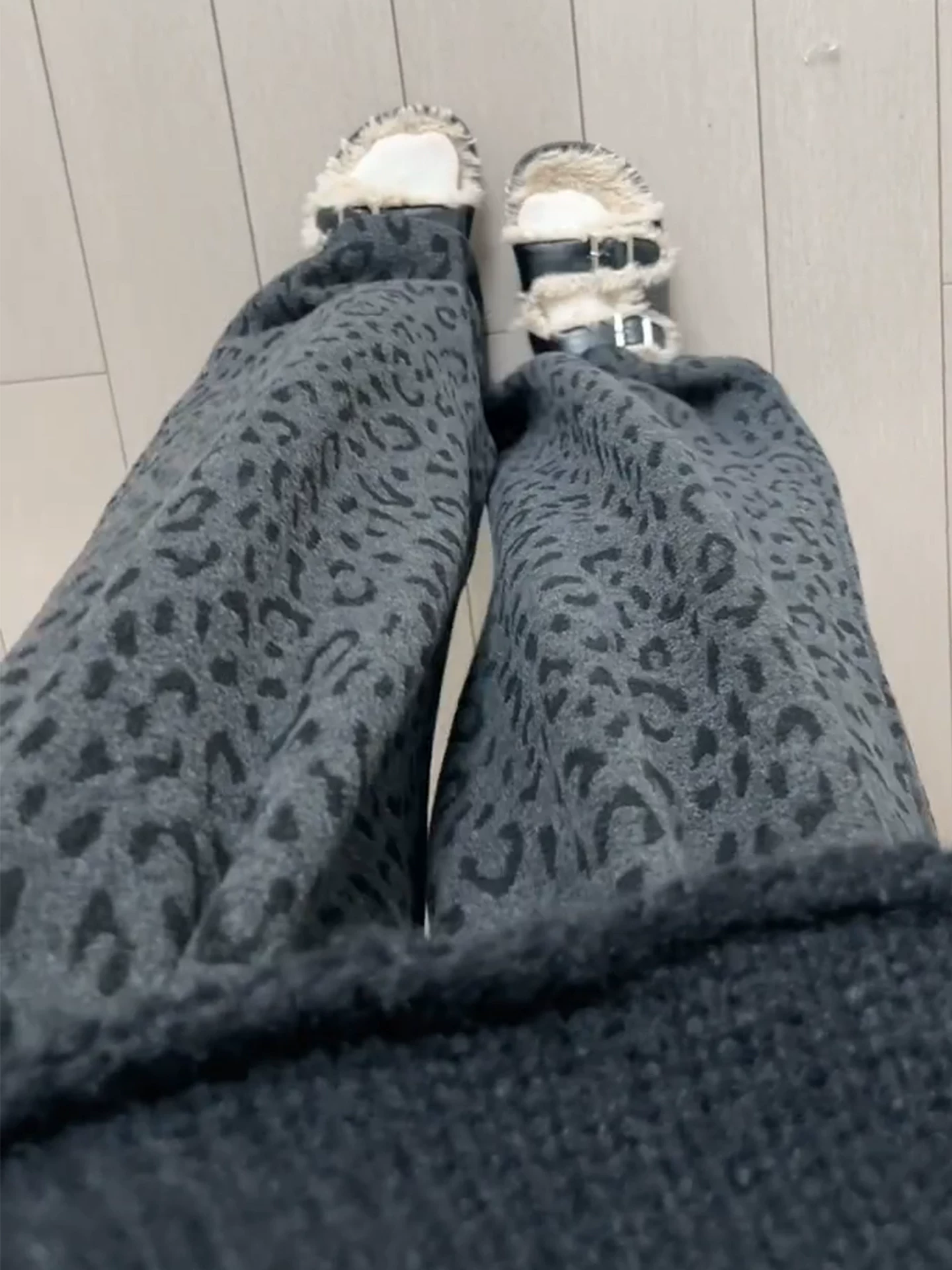 Quần thường ngày in họa tiết da báo lười biếng dành cho nữ, cỡ lớn mùa đông, lưng cao, xếp nếp, thon gọn, lót lông cừu, dày dặn, dáng quả lê, quần ống rộng