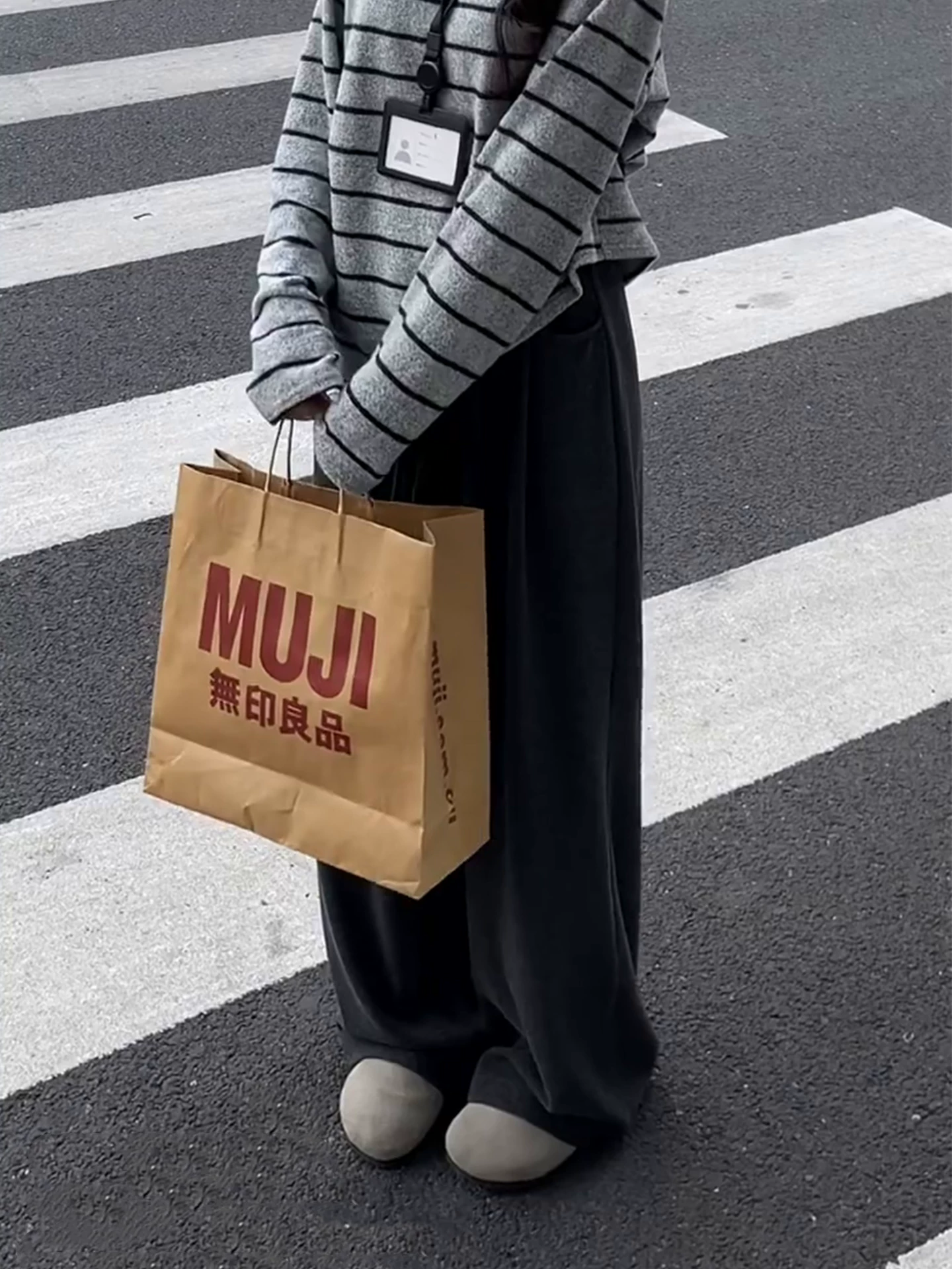 Quần ống rộng màu xám đậm dành cho nữ, mùa thu, cỡ lớn, lưng cao, dáng rộng, xếp nếp, giảm béo, dáng quả lê, quần thường ngày