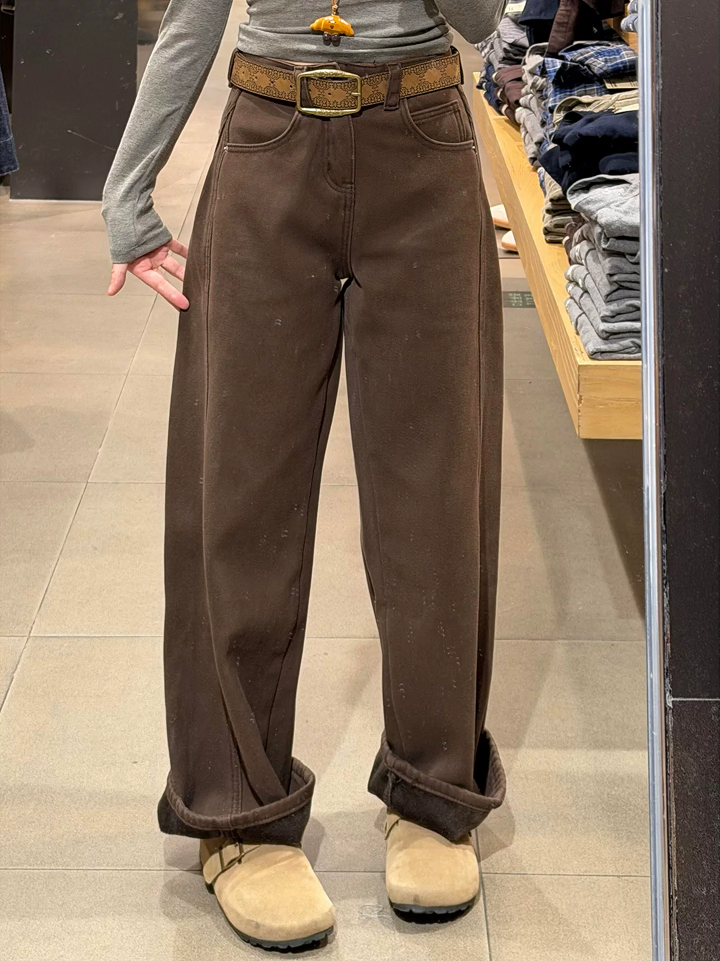 Quần ống rộng lót lông cừu dày màu nâu dành cho nữ, cỡ lớn mùa đông, lưng cao, dáng rộng, che hông, dáng quả lê, quần jean ống rộng.