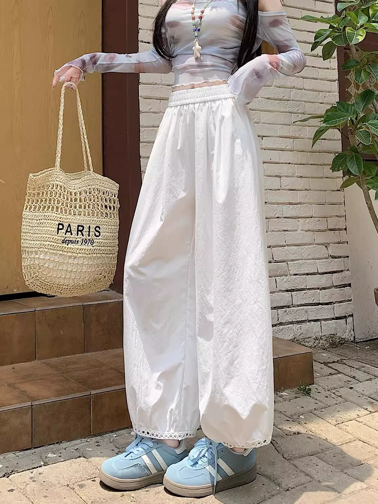 Quần âu nữ màu trắng, kiểu dáng mới hè 2025, size lớn, cạp cao, rộng rãi, tôn dáng, quần ống rộng kiểu đèn lồng.