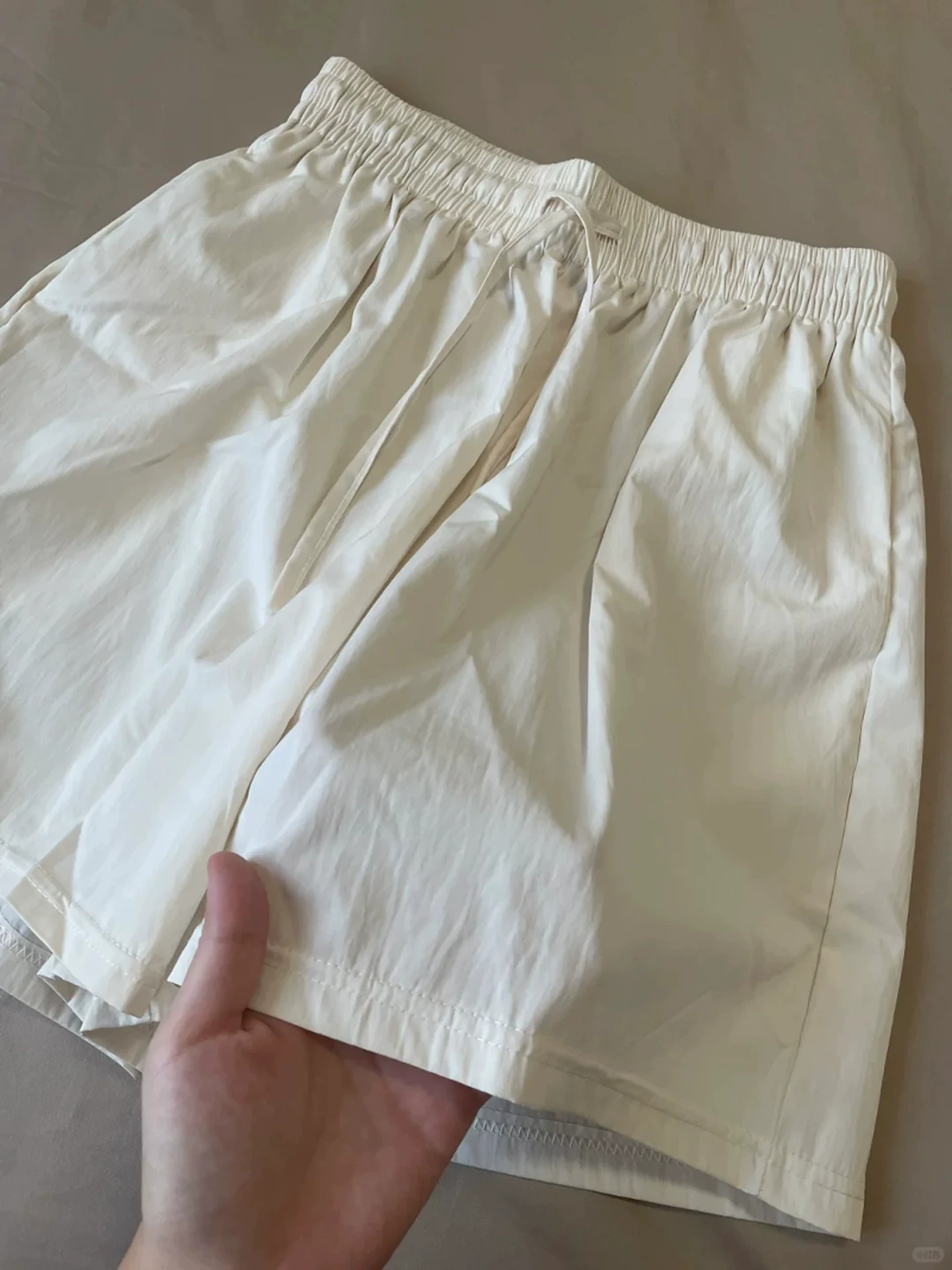 Quần short thể thao vải lanh trắng dành cho nữ, cỡ lớn mùa hè, cạp cao, dáng rộng, tôn dáng, quần cotton-lanh dáng rộng năm phần, phong cách giản dị.