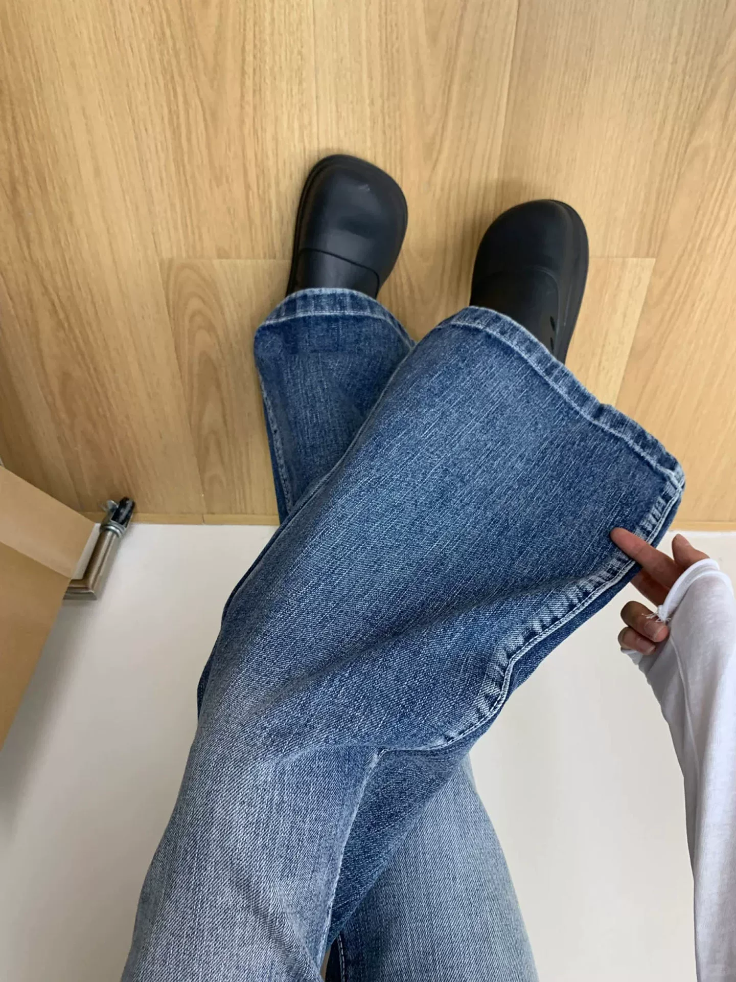 Quần jean ống loe kiểu Mỹ cổ điển dành cho nữ, phong cách đầu thu, cỡ lớn, lưng cao, dáng suôn, rộng rãi, quần ống chuông tôn dáng.