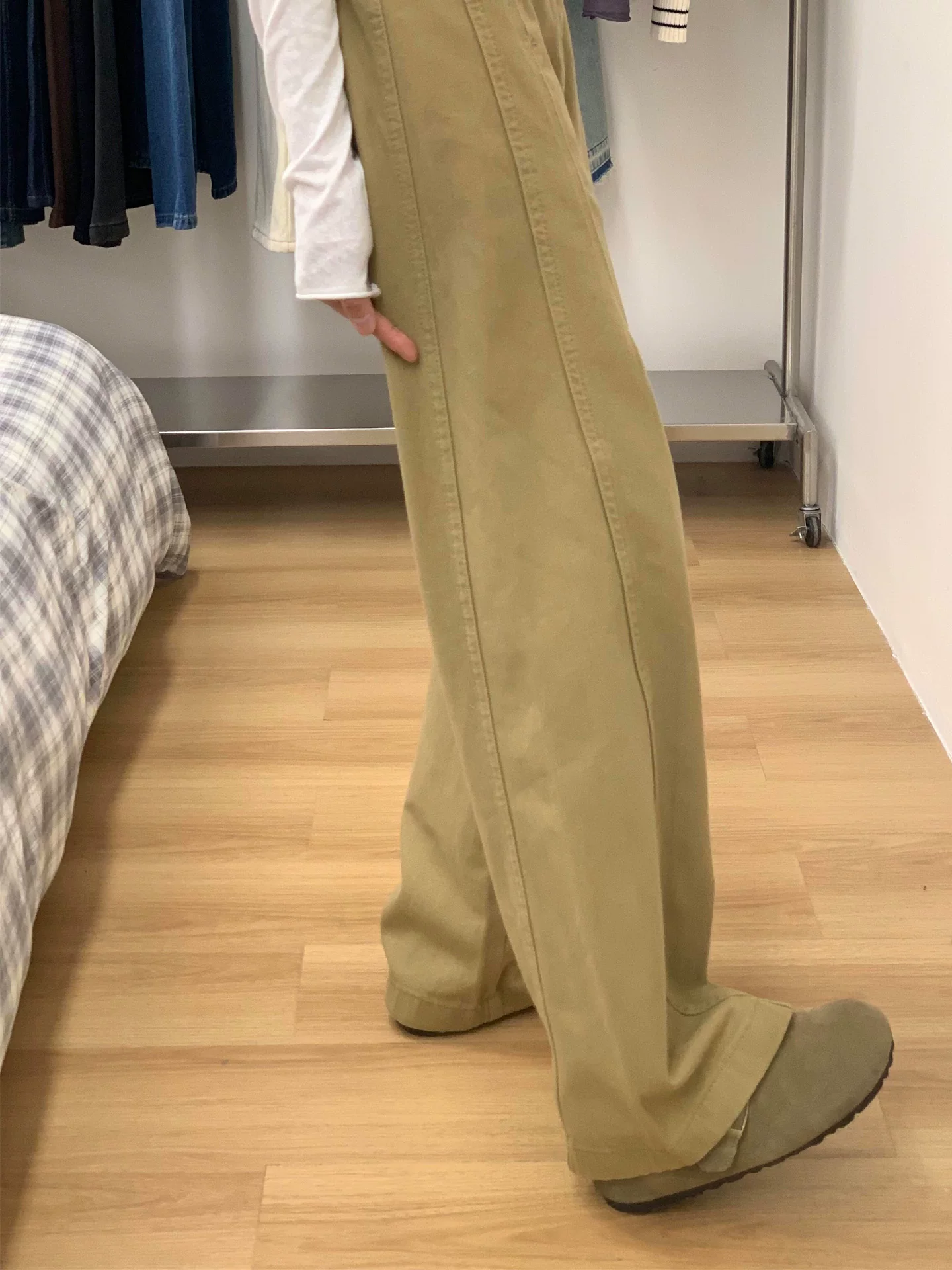 Quần jean kaki ống thẳng dành cho nữ, kiểu dáng thu mới, size lớn, thiết kế tinh tế, cạp cao, dáng rộng, tôn dáng, quần ống rộng.