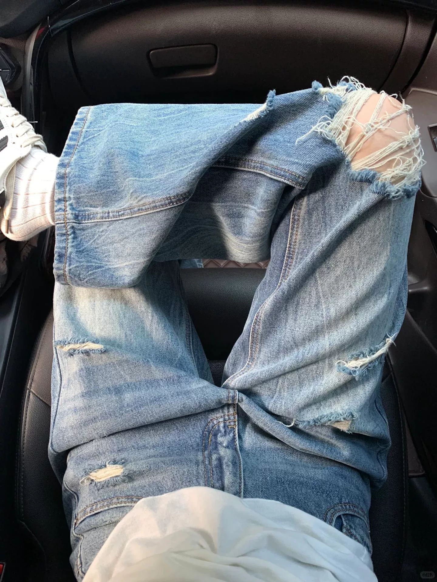 Quần jeans ống đứng rách cho nữ, kiểu mới hè 2025, size lớn, cạp cao, tôn dáng, dành cho người dáng quả lê, quần ống rộng