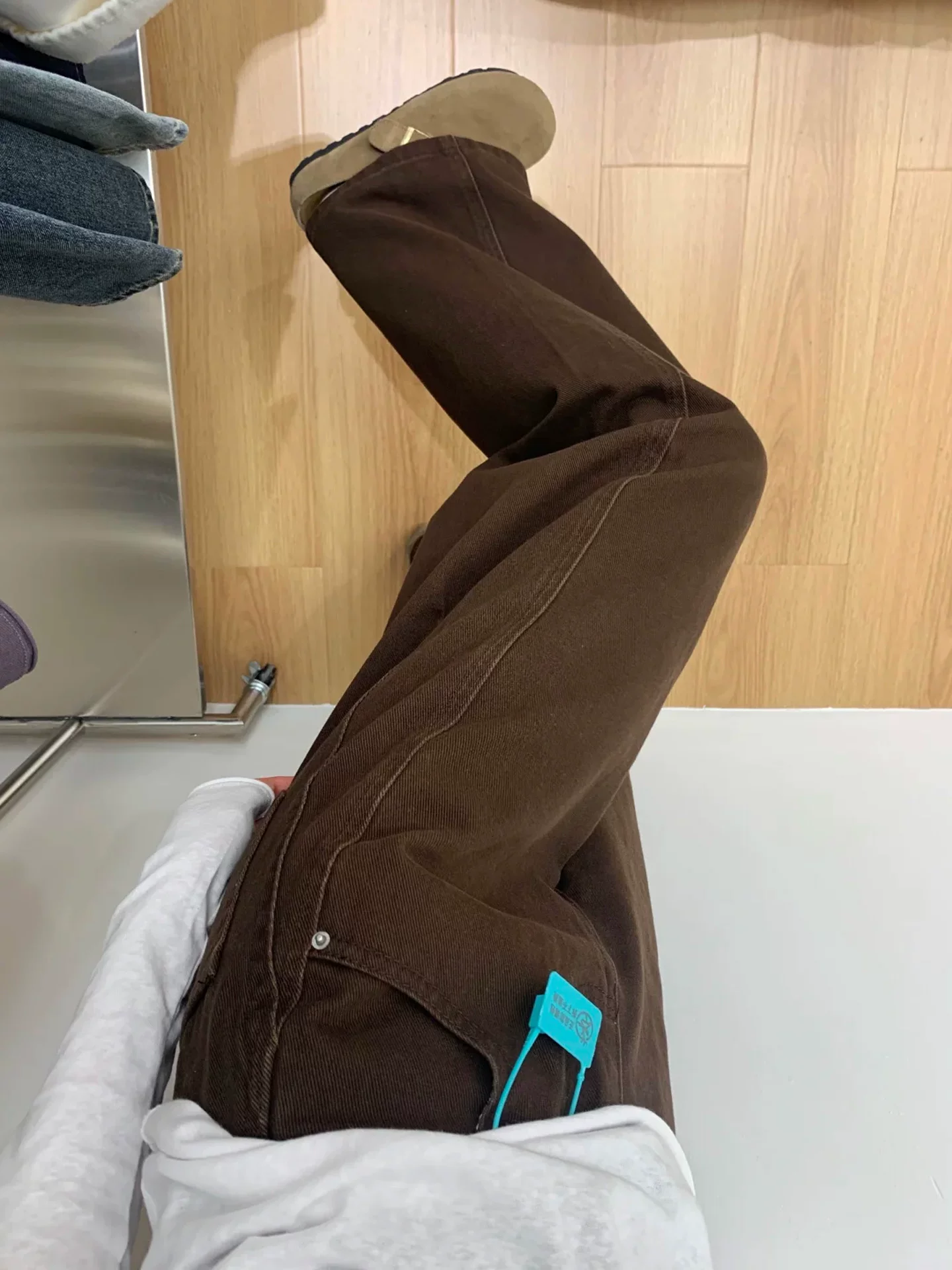 Quần jean viền cong màu cà phê Melard dành cho nữ, phong cách mùa thu mới, cỡ lớn, lưng cao, dáng rộng, dáng suông, quần ống rộng.