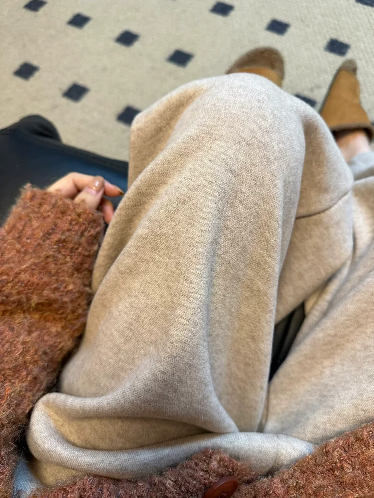 Quần gạo cashmere dành cho nữ, kiểu thu đông, lót lông cừu và dày dặn, cỡ lớn, cạp cao, dáng suôn, tôn dáng, quần ống rộng dệt kim thường ngày.