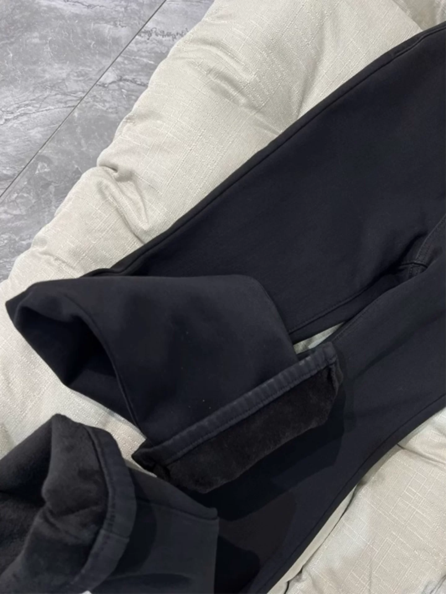 Quần jean ống loe dày lót lông cừu dành cho nữ, chất liệu co giãn mùa đông, size lớn cho người có thân hình cong, quần ống loe đen tôn dáng.