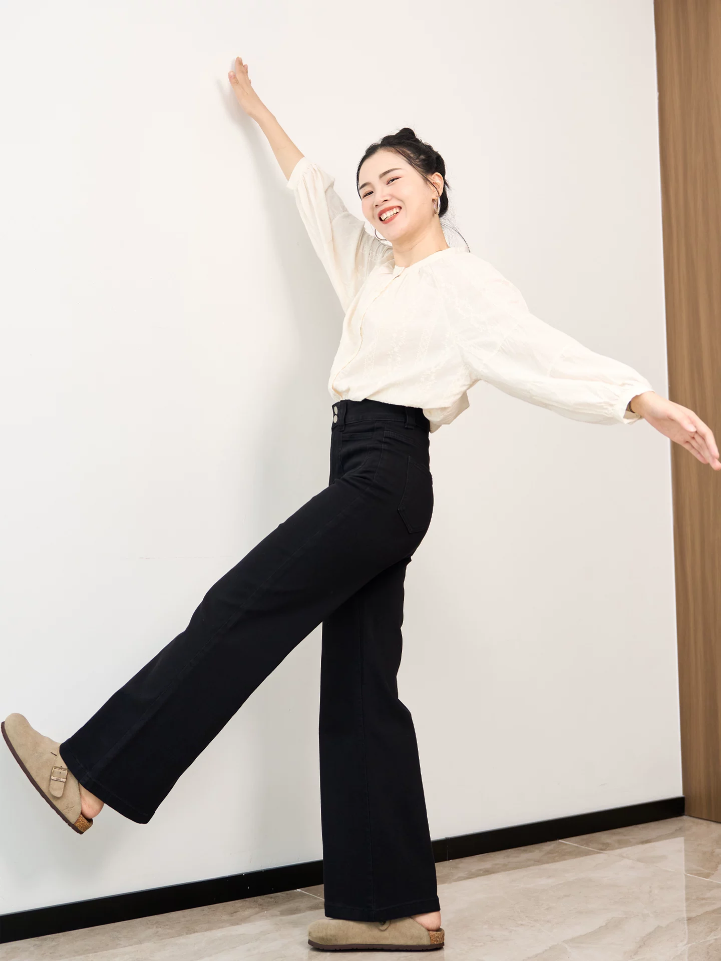 Quần jean đen cạp cao ống loe cho nữ, mùa thu, cỡ lớn, co giãn, giảm béo, dáng quả lê, quần ống chuông