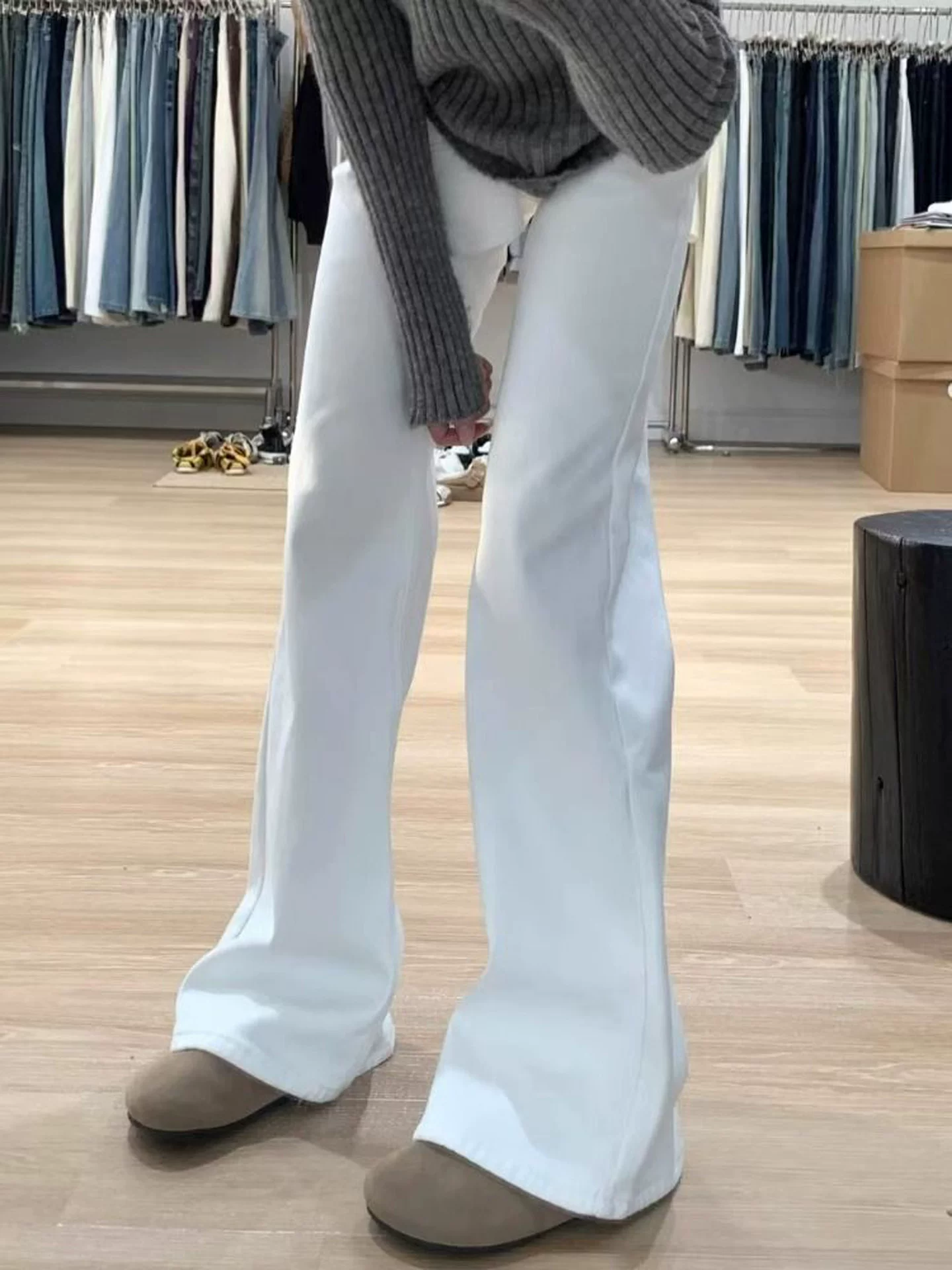 Quần jean ống đứng màu trắng dành cho nữ, phong cách đầu thu, cỡ lớn, lưng cao, co giãn, che hông, giảm béo, quần ống loe.