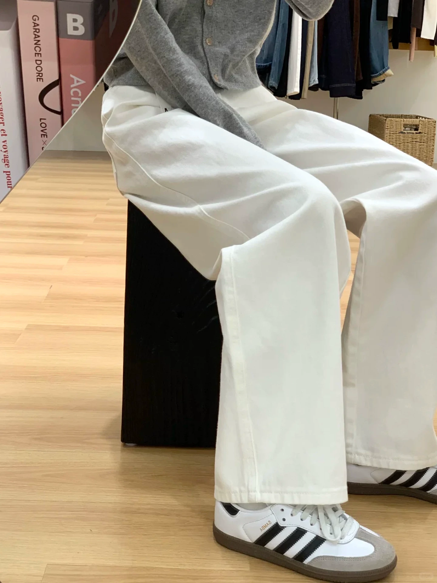 Quần jeans ống rộng màu trắng dành cho nữ, kiểu mới thu đông 2025, size lớn, cạp cao, dáng rộng, tôn dáng, quần ống thẳng.