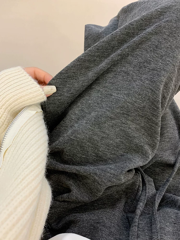 Quần ống rộng lưng cao dáng rộng cỡ lớn mùa thu dành cho nữ với hiệu ứng xếp nếp thon gọn và thoải mái, phù hợp với mọi dịp.