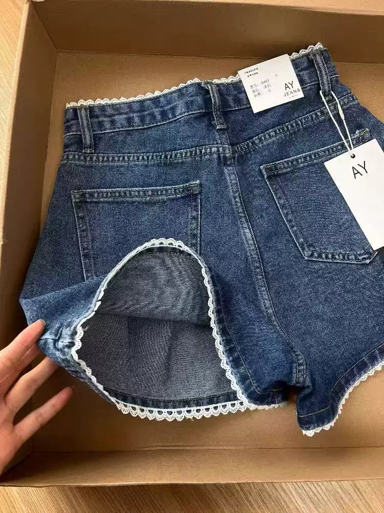 Quần short denim dáng chữ A viền ren, mùa hè 2025, size lớn, cạp cao, rộng rãi, tôn dáng, dành cho người có thân hình quả lê, quần ống rộng, kiểu hot pants
